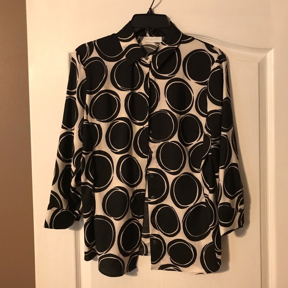 Black & white polka dot button up top in size S.